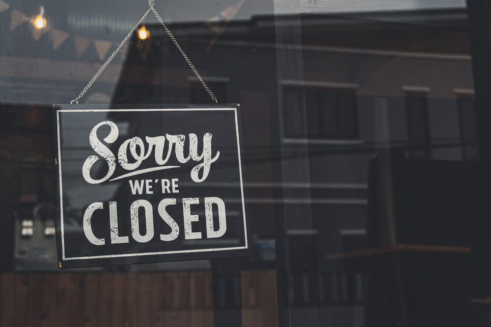 Le insolvenze aziendali in Europa aumentano nel 2024, con settori come costruzioni e retail tra i più colpiti.